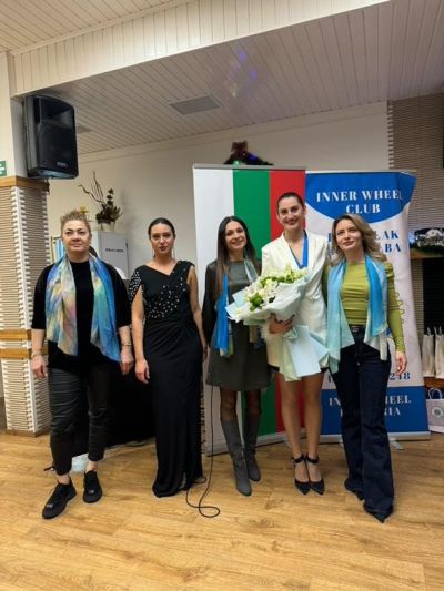 Дамите от Инър Уийл клуб Казанлък “Роза Алба“ събраха 6460 лв. за хипотерапия на деца с увреждания