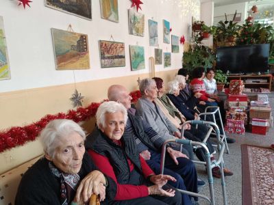 Стартира инициативата „Кутия пълна с щастие“