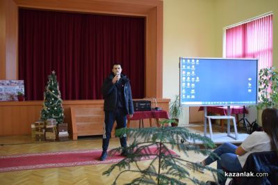 Ученици от ПГ „Иван Хаджиенов“ гр. Казанлък бяха удостоени с грамоти и награди за доброволчество