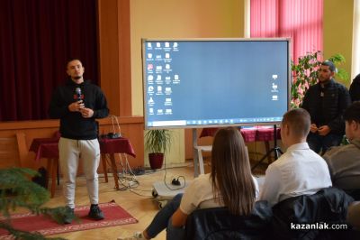 Ученици от ПГ „Иван Хаджиенов“ гр. Казанлък бяха удостоени с грамоти и награди за доброволчество