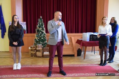 Ученици от ПГ „Иван Хаджиенов“ гр. Казанлък бяха удостоени с грамоти и награди за доброволчество