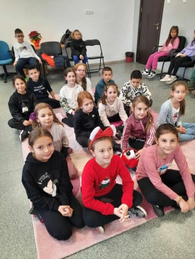 Децата от ОУ „Георги Кирков“ се включиха в Акция “Дядо Коледа“