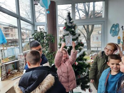 Децата от ОУ „Георги Кирков“ се включиха в Акция “Дядо Коледа“