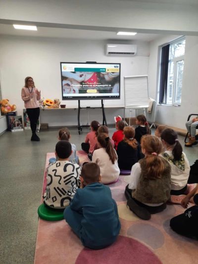 Децата от ОУ „Георги Кирков“ се включиха в Акция “Дядо Коледа“