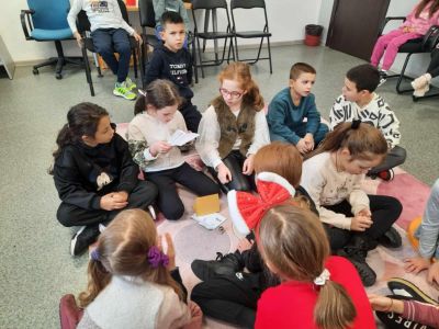 Децата от ОУ „Георги Кирков“ се включиха в Акция “Дядо Коледа“