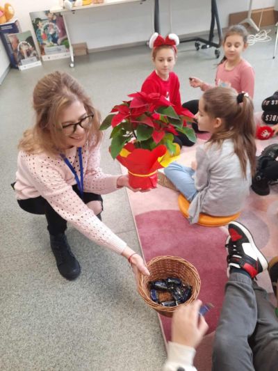 Децата от ОУ „Георги Кирков“ се включиха в Акция “Дядо Коледа“