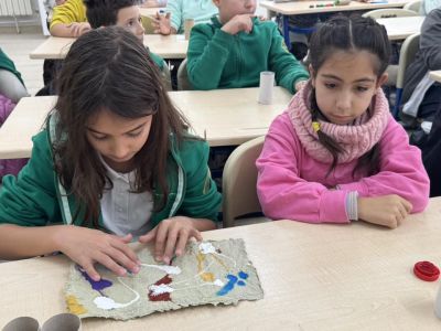 Третокласници от ОУ “Св. Паисий Хилендарски“ се учиха как да рециклират хартия у дома