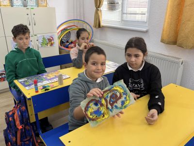 Третокласници от ОУ “Св. Паисий Хилендарски“ се учиха как да рециклират хартия у дома