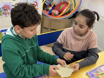 Третокласници от ОУ “Св. Паисий Хилендарски“ се учиха как да рециклират хартия у дома