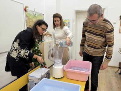 Третокласници от ОУ “Св. Паисий Хилендарски“ се учиха как да рециклират хартия у дома