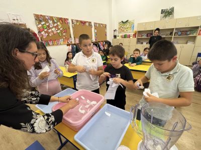 Третокласници от ОУ “Св. Паисий Хилендарски“ се учиха как да рециклират хартия у дома