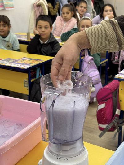 Третокласници от ОУ “Св. Паисий Хилендарски“ се учиха как да рециклират хартия у дома