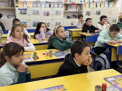 Третокласници от ОУ “Св. Паисий Хилендарски“ се учиха как да рециклират хартия у дома