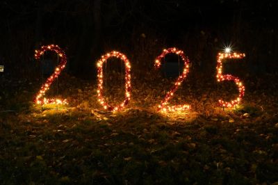 Шипка засия в коледни светлини