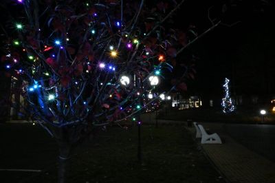 Шипка засия в коледни светлини