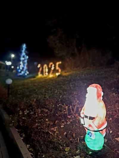 Шипка засия в коледни светлини