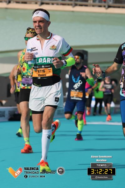 Бегачът Атанас Самокварев от Казанлък триумфира във Валенсия с личен рекорд 