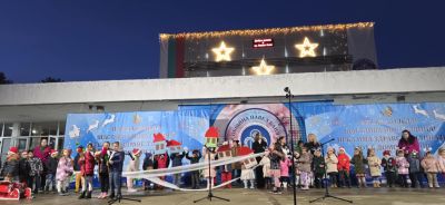 Павел баня запали светлините на коледната си елха