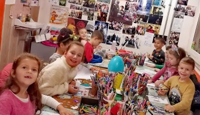 С нови отличия попълниха колекцията си писателите от клуб „Светлини сред сенките” в Казанлък 