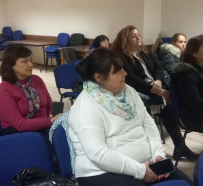 Публична дискусия на тема „Феминизиран труд и грижа“ се състоя в Казанлък 