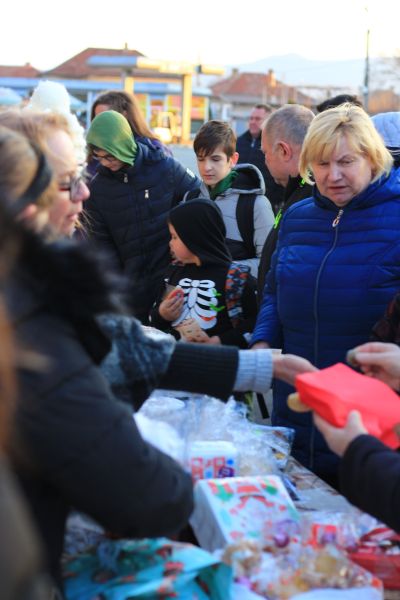Над 1400 лева бяха събрани от благотворителния Коледен базар в село Овощник