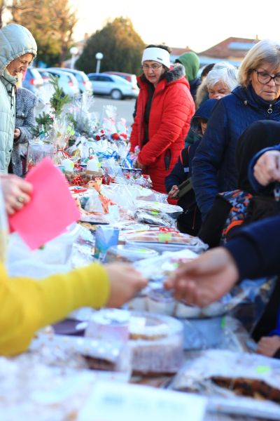 Над 1400 лева бяха събрани от благотворителния Коледен базар в село Овощник