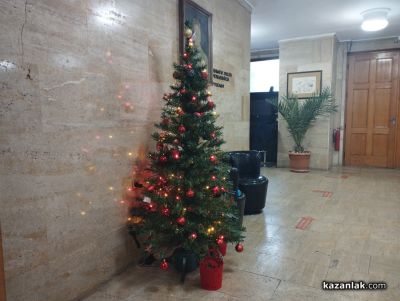 Коледен базар на закрито отвори врати в музей “Чудомир“ в Казанлък 