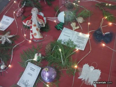 Коледен базар на закрито отвори врати в музей “Чудомир“ в Казанлък 