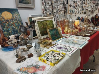 Коледен базар на закрито отвори врати в музей “Чудомир“ в Казанлък 