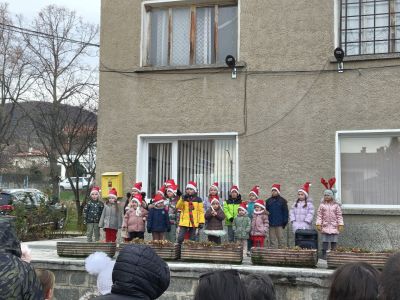 Розовци събраха близо 2000 лв. за закупуването на народни носии за малките самодейци от НЧ “Христо Ботев-1897“