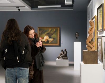 Творба от фонд “Съвременно изкуство” в Художествена галерия - Казанлък е част от изложба представяща българските участия във Венецианското биенале