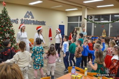 Децата на „М+С Хидравлик“ АД получиха подаръците си от Дядо Коледа