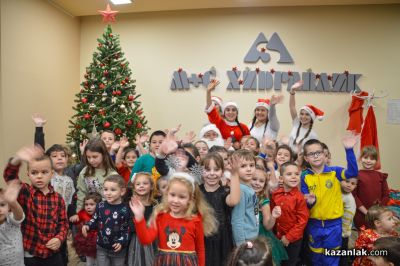 Децата на „М+С Хидравлик“ АД получиха подаръците си от Дядо Коледа