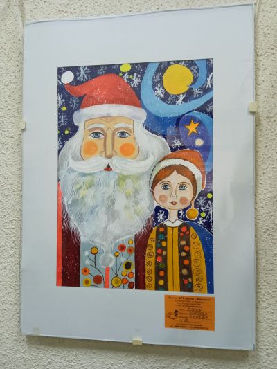 Коледна изложба представиха децата от школа „Живопис“ в казанлъшката Общинска библиотека