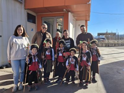 Малките коледари от група “Слънчице“ наричаха за здраве и берекет жителите на казанлъшкото село Розово 