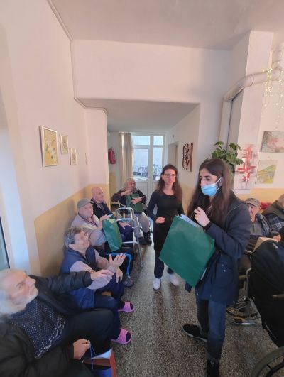 Успешно приключиха инициативите “Помощник на Дядо Коледа“ и “Кутия пълна с щастие“