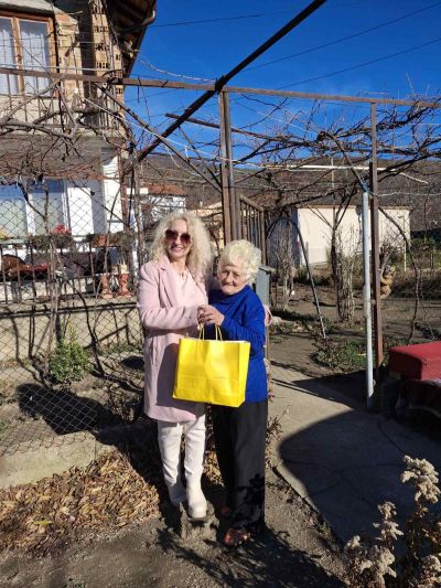 Успешно приключиха инициативите “Помощник на Дядо Коледа“ и “Кутия пълна с щастие“