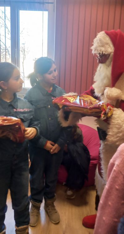 „Жените на Казанлък“ с коледна работилница за деца със специални нужди и деца в риск