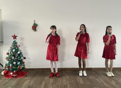 Коледен концерт изнесоха младите таланти от Математическата гимназия в Казанлък 