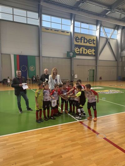 Набор 2017 на ФК “Казанлък“ спечели купа в последния си турнир за 2024 г 