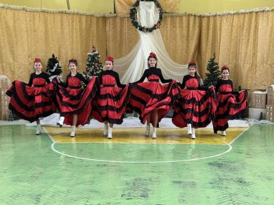 Учителите, родители и ученици от ОУ “Св. Паисий Хилендарски“ отново се обединиха в Коледен базар в подкрепа на добри каузи