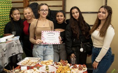 Близо 3000 лева събраха в ПГЛПТ на благотворителния базар „Вкусна Коледа“