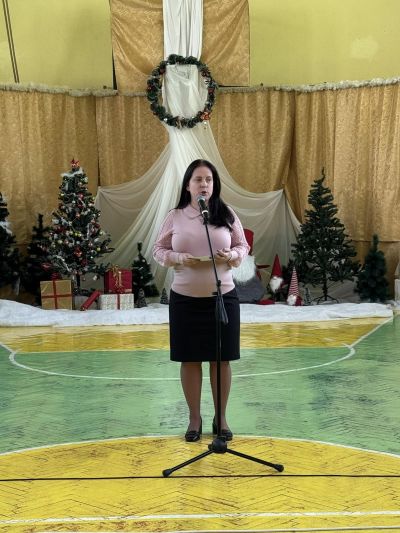 Учителите, родители и ученици от ОУ “Св. Паисий Хилендарски“ отново се обединиха в Коледен базар в подкрепа на добри каузи