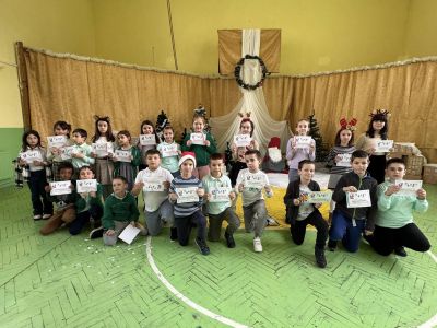 Учителите, родители и ученици от ОУ “Св. Паисий Хилендарски“ отново се обединиха в Коледен базар в подкрепа на добри каузи