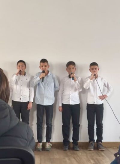 Коледен концерт изнесоха младите таланти от Математическата гимназия в Казанлък 