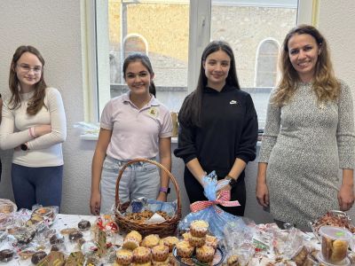 Учителите, родители и ученици от ОУ “Св. Паисий Хилендарски“ отново се обединиха в Коледен базар в подкрепа на добри каузи