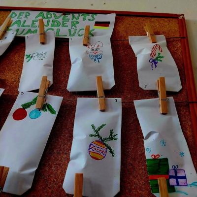 Ученици от ПХГ “Св. Св. Кирил и Методий“ изучаващи немски език, изработиха адвентни календари