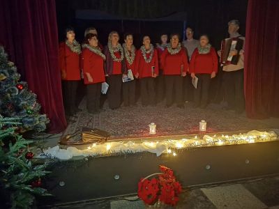 Дядо Коледа и Снежанка раздадоха подаръци на децата в град Шипка