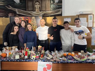 1420 лв. събра благотворителния базар на ПХГ „Св. Св. Кирил и Методий“ в подкрепа на инициативата „Българската Коледа“