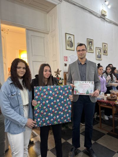 1420 лв. събра благотворителния базар на ПХГ „Св. Св. Кирил и Методий“ в подкрепа на инициативата „Българската Коледа“